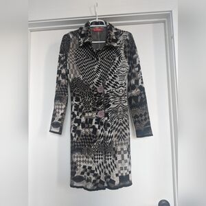 LO RE Patterned Black and Gray Sweater